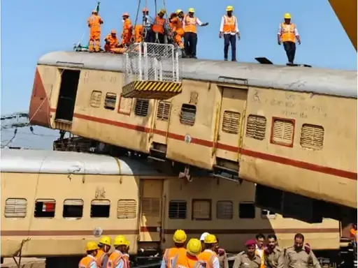 लालगढ़ रेलवे स्टेशन पर बड़ा ट्रेन हादसा,कई यात्री हुई घायल, मौके पर अफरा-तफरी मची