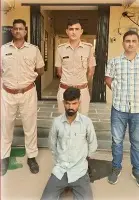 कैश वैन लूट का मामला 10 हजार का इनामी आरोपी गिरफ्तार, बोलेरो गाड़ी जब्त