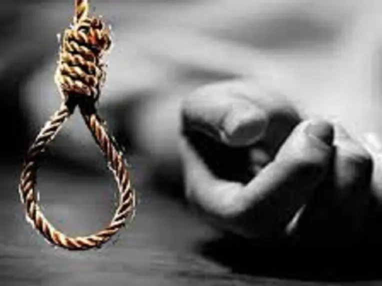 युवक ने अपने मकान में फांसी लगाकर की आत्महत्या