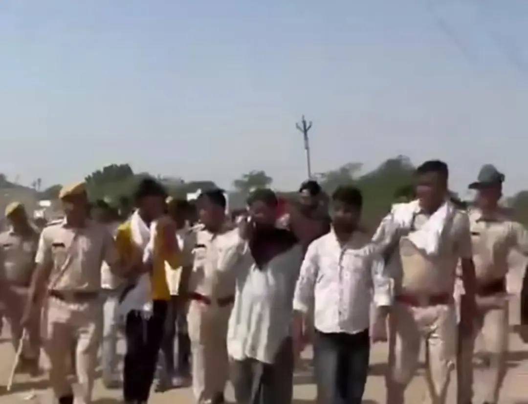 सरपंच चुनाव के जीत के बाद इस गांव में स्थिति तनावपूर्ण, पुलिस पर किया पथराव, पुलिस ने कई जनों को पकड़ा